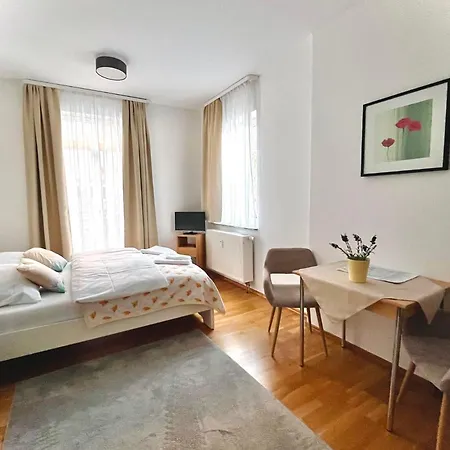 Tokus Apartment *